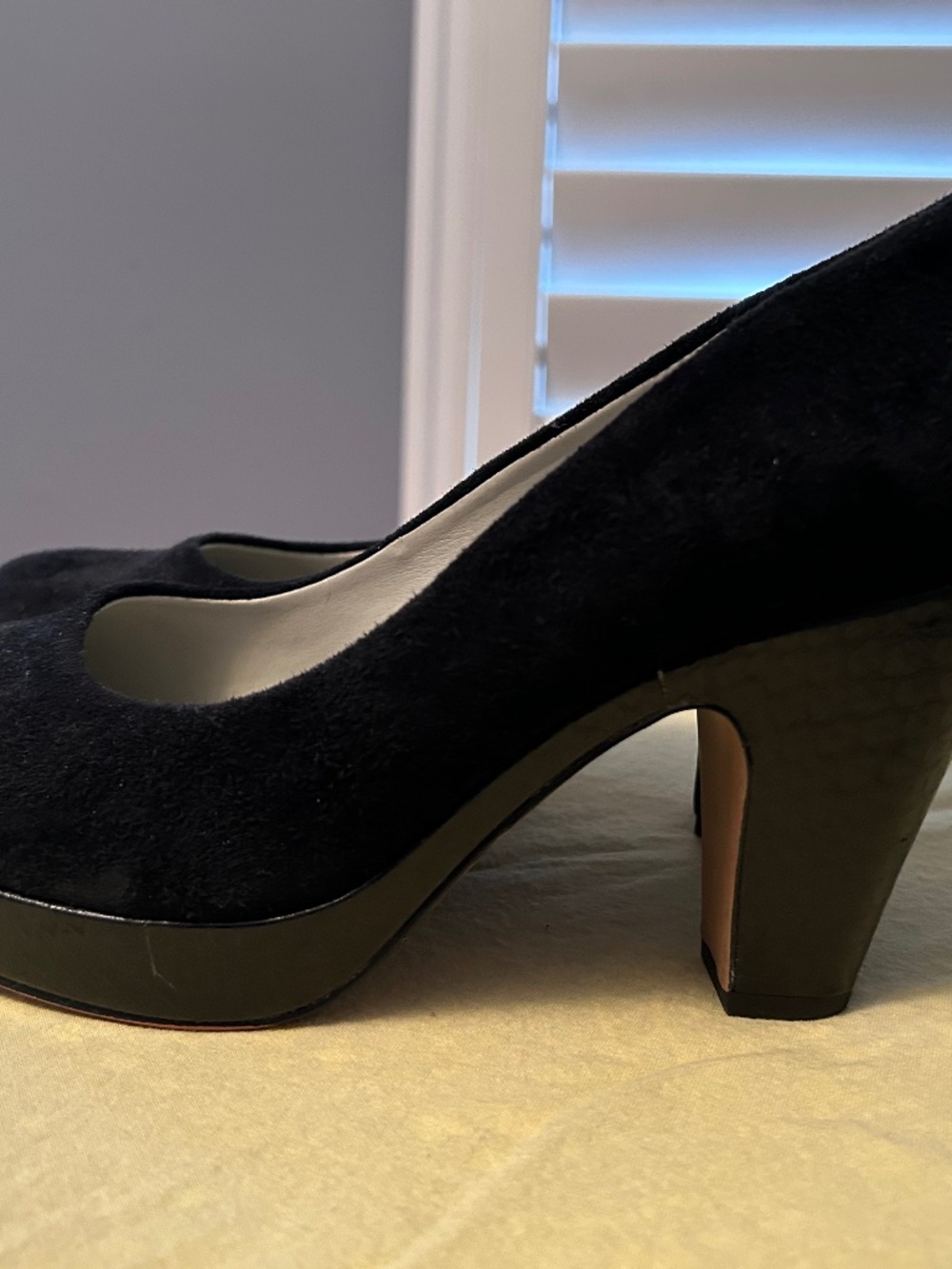 Clarks Cushion Soft Black Suede Platform Heels - Wide Fit - Size US 7.5 (UK 5.5)